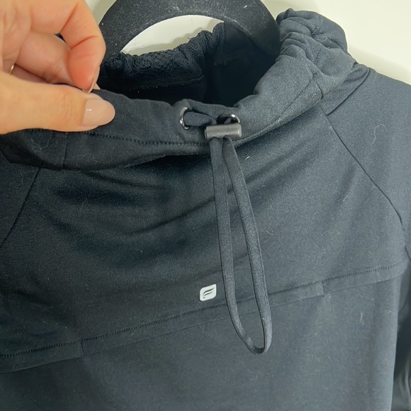 🛍️New Fabletics⚡️Black Lace Cinch Cowl Neck Jolie Sweatshirt Pullover Jacket L - Picture 8 of 8
